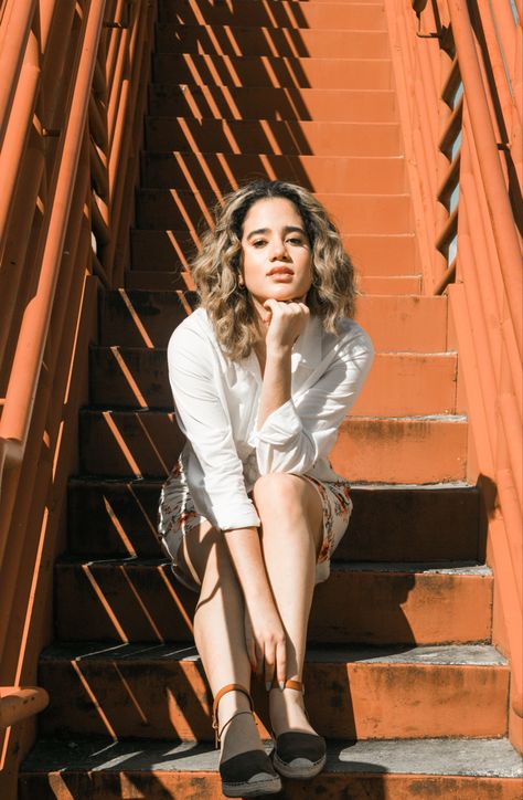 Woman Stairs Photography, Female Outside Photoshoot, Step Poses Photography, Vintage Photoshoot Poses, Modeling Poses Outdoor, Urban Female Photoshoot, Photoshoot On Stairs Photo Ideas, Stairs Portrait Photography, Female Photo Poses