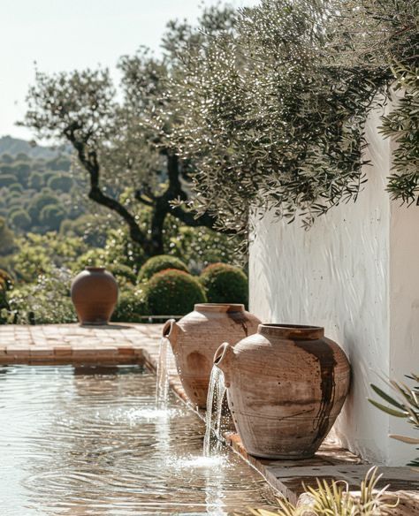 Landscape Mediterranean Style, Mediterranean Style Gardens, Outdoor Garden Fountain, Roman Style Architecture, Large Pots In Landscaping, Terrace Landscape Design, Pot Water Fountain, Roman Interior Design, Minimalistic Garden