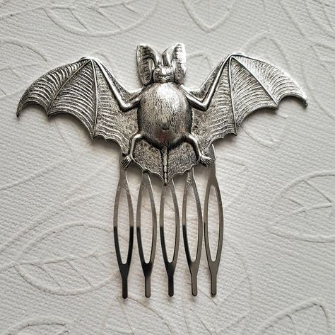 Halloween Wedding Accessories, Emo Hair Accessories, Alt Hair Accessories, Cool Head Accessories, Gothic Head Accessories, Spooky Accessories, Bats Nest Hair, Goth Hair Accessories, Dark Accessories