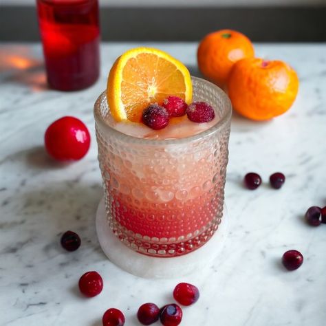 Cranberry Orange Fizz Cocktail - Styled By Daisies Cranberry Orange Fizz, Cranberry Orange Fizz Cocktail, Cranberry Orange Gin Fizz, Cranberry Fizz Poppi, Cranberry Fizz Cocktail, Christmas Batch Drinks, Cranberry Ginger Ale Cocktail, Cranberry Cocktails Thanksgiving, Cranberry Fizz