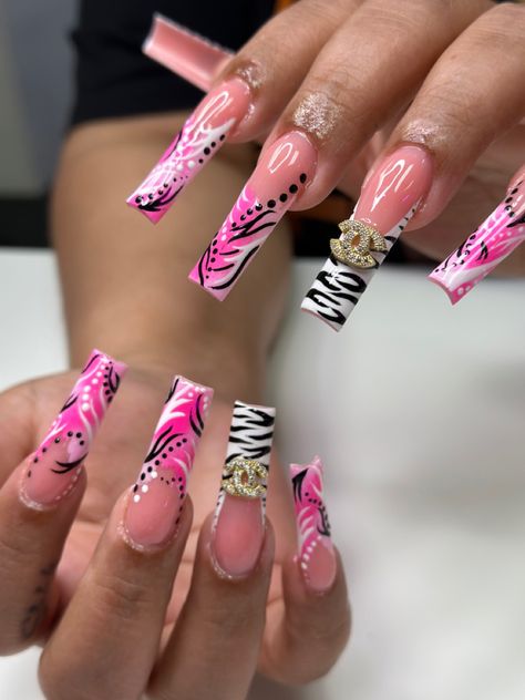 90s Auntie Nails, 90s Long Nails, 90 Inspired Nails, 90s Theme Nail Designs, 90s Acrylics, 90s Nails Short, 90s Nails Designs, Old School Nail Designs 90s, 90s Nails Trends