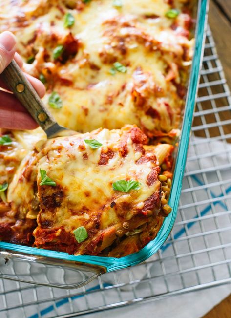 Lentil Baked Ziti Recipe - Cookie and Kate (next time I will cut recipe in half & add some zing) Easy Ziti, Recipe With Lentils, The Best Baked Ziti, Best Baked Ziti, Best Baked Ziti Recipe, Best Lentil Recipes, Veggie Bake, Cookie And Kate, Ziti Recipe