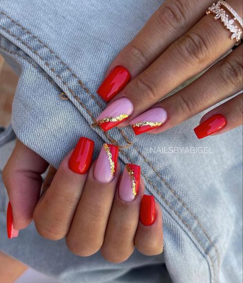 Elegant Birthday Nail Designs, Springtime Nails 2023, Pink And Red Nails Designs Color Combos, Red Biab Nails, Nail Art Red And Gold, Red Nails Acrylic Design, Red Trendy Nails, Red Nails Trendy, Elegant Red Nails