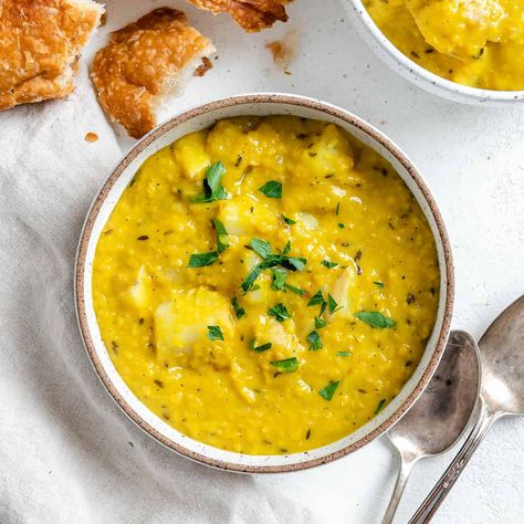 Filled with anti-inflammatory turmeric, fiber, protein-rich lentils, and potassium-packed potatoes this soup is both healing and delicious. | Plant-Based on a Budget Potato Lentil Soup, Lentil Potato, Lentil Potato Soup, Easy Soups To Make, Turmeric Soup, Vegetarian Soups, Plant Based Soups, Vegan Soup Recipes, Vegan Soups