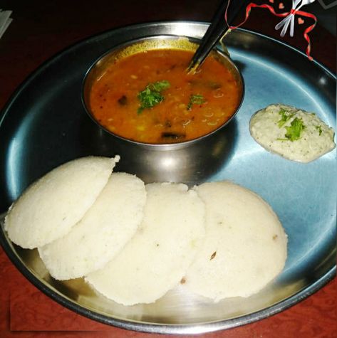 Idli sambar Idli Sambar Snapchat Story, Idli Sambar Snapchat, Idli Sambar, Broken Shayari, Delicious Food Image, Indian Food Photography, Pic Video, Idli Dosa, Idli Recipe