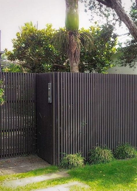 Slate Cladding, Tor Design, Garden Landscaping Ideas, Black Fence, Modern Fence Design, House Fence Design, Privacy Fence Designs, Front Fence, House Gate Design