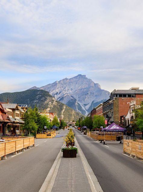 Banff Town & Lake Louise Village | Banff & Lake Louise Tourism Banff Town, Lake Louise Banff, Banff Lake, Banff National Park Canada, Johnston Canyon, Vancouver Travel, Canada National Parks, Parks Canada, Explore Canada