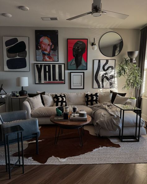 interiorstellar (@interiorstellar) on X Edgy Living Room, Black And White Apartment, Green Sofa Living, Urban Industrial Decor, Green Sofa Living Room, Apartment Styling, House In Los Angeles, White Apartment, Aesthetic Apartment