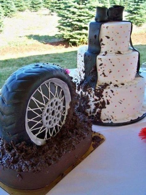 Wild Wedding Photos!!                                                                                                                                                                                 More Bolo Motocross, Biker Wedding, Wedding Cake Alternatives, Themed Wedding Cakes, Unique Wedding Cakes, Grooms Cake, Wedding Cake Designs, Facial Expressions, Creative Cakes