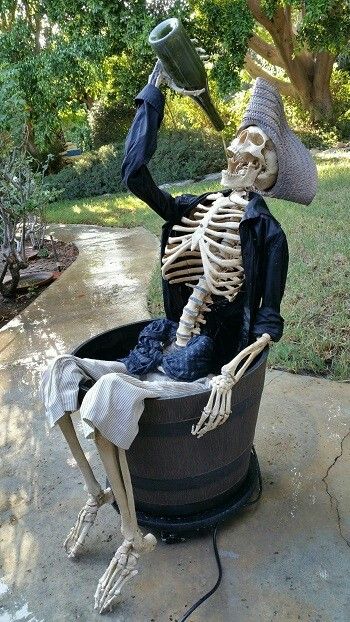 Pirate Halloween Yard Decorations, How To Decorate A Skeleton For Halloween, Pirate Halloween Yard Display, Pirate Party Theme Adults, Decorate With Skeletons, Outdoor Pirate Decor, Pirate Yard Decorations, Pirate Theme Halloween Yard, Halloween Decoration Themes Outdoor