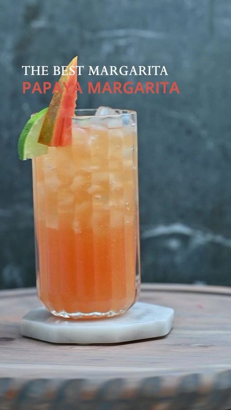 Papaya Margarita, Popular Summer Cocktails, Best Summer Cocktails, Alcohol Bar, Summer Cocktail Recipes, Alcohol Drinks, Margarita Recipes, Fruit Platter, Delicious Cocktails