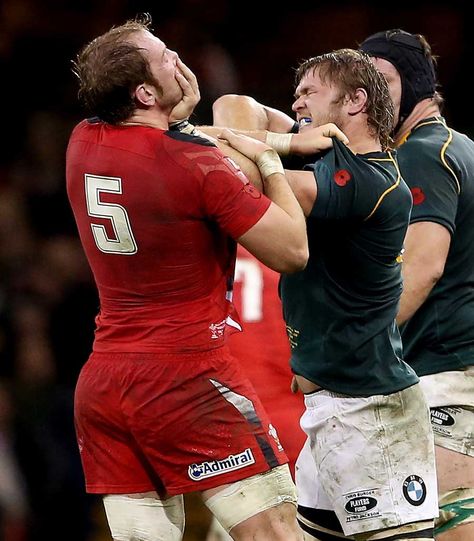 Wales' Alun-Wyn Jones and South Africa's Duane Vermeulen get to know each other Duane Vermeulen, Boys Will Be Boys, Welsh Rugby, Super Rugby, Rugby Men, Six Nations, Rugby Team, Man Games, Rugby World Cup