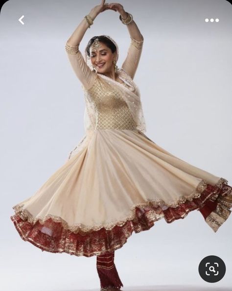 Kathak Costume, Floral Print Chiffon Maxi Dress, Indian Classical Dancer, Kathak Dance, Dance Of India, There's No Tomorrow, Bollywood Images, Dance Pose, Unseen Images