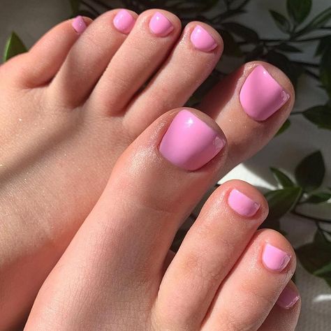 Posted by Zoe Scott: Welcome, fashion-forward readers! Today's spotlight shines on the "25 Latest Pink Pedicure Designs to Try in 2024," a must-read for anyone looking to ... Pink Pedicure Designs, Pink Pedicure Ideas, Hot Pink Pedicure, Pedicure Pink, Pink Pedicure, Pink Toe Nails, Spring Pedicure, All Things Pink, French Pedicure