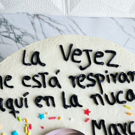 Repostería | Tortas Personalizadas | Buttercream |Cumpleaños on Instagram: "😂💃🏻🎂 una divertida opción para festejar el cumpleaños de una dama 🥰

Que mejor idea, que recordar a la incomparable peliteñida de #bettylafea 😂 y celebrar un añito más de vida 🎂

Para pedidos y cotizaciones escríbenos al DM 📲

#tortasdecoradas #tortaspersonalizadas #tortasparadamas #tortastematicas #tortabettylafea #tortavenezolana #saborvenezolano #buttercreamcakes #tortamarce #santiagodechile🇨🇱 #comunaindependencia #venezolanaenchile #tortaschile" May 27, On Instagram, Instagram