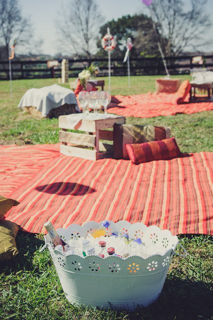 Wedding Picnic Reception, Deco Champetre, Picnic Theme, Tafel Decor, Picnic Style, Outdoor Wedding Inspiration, Wedding Spot, Picnic Wedding, Picnic Party