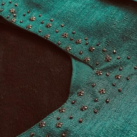 Beads Work Kurti Design, V Neck Beads Work, Churidar Neck Designs Beads Work, Beeds Work On Dress Neck, Simple Bead Work On Kurti, Bead Work Embroidery Blouses, Blouse Beads Work Simple, Kurti Aari Work Designs, Simple Pearl Work Blouses