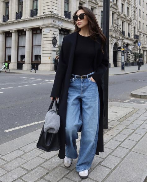 Wide Leg Outfit, Adidas Samba Outfit, Wide Leg Jeans Outfit, Samba Outfit, Looks Jeans, Look Jean, Walking Down The Street, Winter Fashion Outfits Casual, Stylish Work Outfits