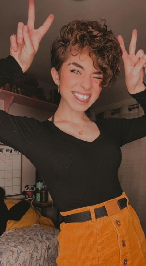 Genderfluid Haircut, Cut Curly Hair, Pixie Cut Curly Hair, Curly Pixie Hairstyles, Short Curly Pixie, Curly Pixie Haircuts, Thick Curly Hair, Short Curly Haircuts, Edgy Short Hair