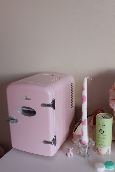 pink mini fridge Pink Skincare Fridge, Pink Mini Fridge Aesthetic, Mini Frigerator Cute, Birthday Ramos, Mini Fridge Pink, Girly Christmas List, Cute Mini Fridge, Fridge In Bedroom, Pink Mini Fridge