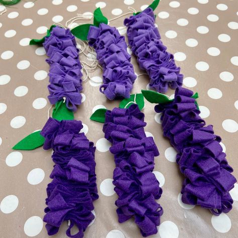 Felt Lilac Flower Diy, Felt Wisteria Diy, Felt Wisteria, Seasonal Tree, Wisteria Flower, Flower Felt, Felting Ideas, Felt Leaves, Felt Mobile