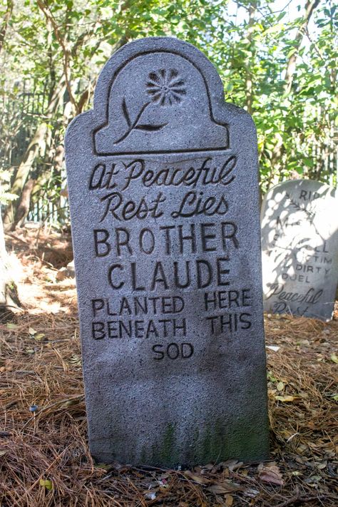 Disneyland Haunted Mansion Tombstones, Haunted Mansion Headstones, Diy Haunted Mansion Tombstones, Diy Haunted Mansion Decor, Haunted Mansion Tombstones, Mansion Basement, Haunted Mansion Graveyard, Halloween Headstone, Tombstone Diy