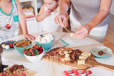 A Simple Kid Friendly Chocolate Fondue Party - Fresh Mommy Blog Chocolate Fondue Board, Chocolate Fondue Party, Chocolate Fondue Bar, Fondue Board, Fondue Bar, Fondue Party, After School Snack, School Snack, Mommy Blog