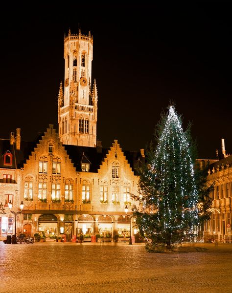 A guide to the Bruges Christmas market 2022 | CN Traveller Bruges Christmas Market, Bruges Christmas, Original Santa Claus, In Bruges, Best Christmas Markets, Pump House, Log Fires, Geometric Lighting, Christmas Markets