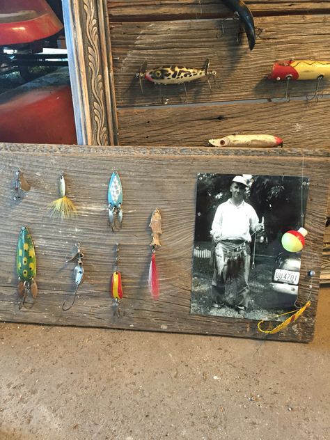 Fishing Lures Display, Fathers Day Gifts Fishing, Fathers Day Gifts Ideas, Fishing Room, Diy Father's Day Gifts, Fishing Gift, Fish Crafts, Father's Day Diy, Fishing Decor