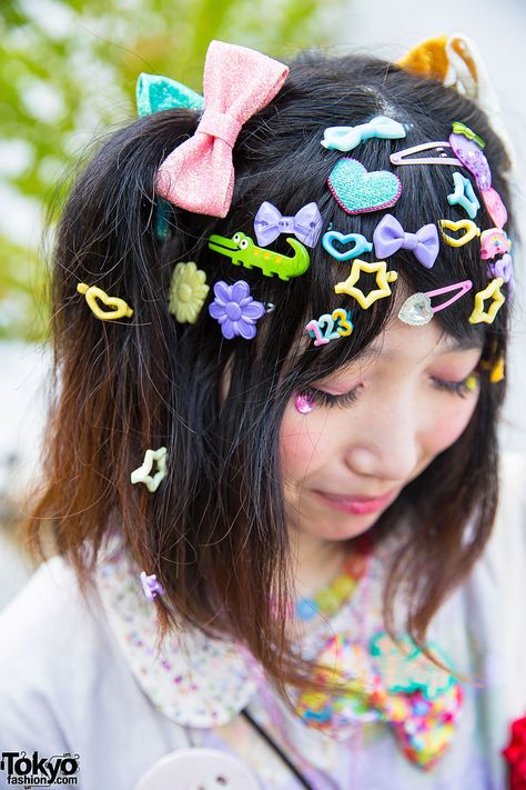 Decora Hair Clips & Colorful Fashion w/ Candy Stripper, 6%DOKIDOKI in Harajuku Colorful Hair Clips Aesthetic, Rainbow Hair Clips, Anime Hair Clips, Decora Hair, Decora Kei Fashion, Decora Aesthetic, Layered Skirts, Decora Style, Hair Clips Aesthetic