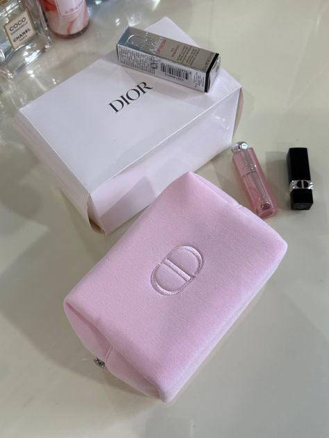 DIOR MAKEUP Christian Dior Makeup Bag, Dior Cosmetic Bag, Chanel Coquette, Pink Dior Makeup, Dior Vibes, Girly Must Haves, Make Up List, Dior Makeup Bag, Aesthetic Makeup Products