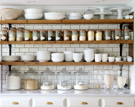 The British-born author shares her Westport, Conn., home with her husband, four of their combined six children, five cats and two dogs. Kitchen Open Shelving Ideas, Dapur Rustic, Kabinet Dapur, Open Kitchen Shelves, Spice Storage, Upper Cabinets, Kitchen Trends, Trendy Kitchen, Kitchen Shelves