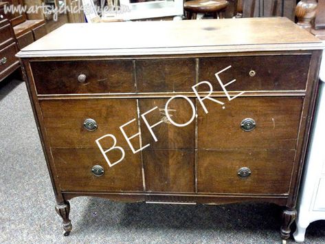 Spiegel Diy, Antiquing Furniture Diy, Armoire Bar, Chalk Paint Makeover, Repurposed Dresser, Coffee Server, Diy Dresser, Diy Bar, Annie Sloan Chalk Paint