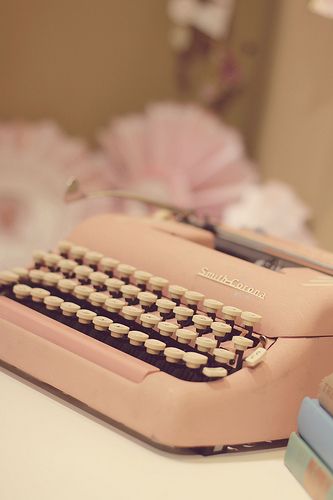 Powder Pink Typewriter Pink Typewriter, Boutique Hotel Paris, Old Typewriter, Muebles Shabby Chic, Shades Of Peach, Granny Chic, Peaches Cream, Peaches N Cream, Vintage Typewriters