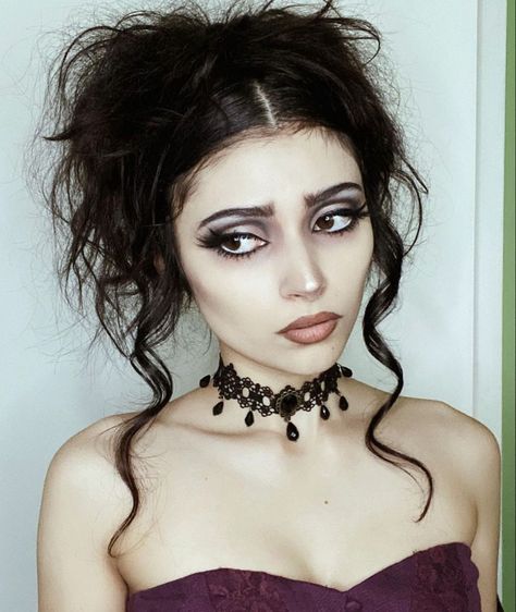 Tim Burton Character Halloween Costumes, Mrs Lovett Makeup, Tim Burton Makeup Black Women, Tom Burton Makeup, Corpse Makeup Halloween, Halloween Makeup Characters, Tim Burton Style Makeup, Tim Burton Makeup Tutorial, Tim Burton Eye Makeup