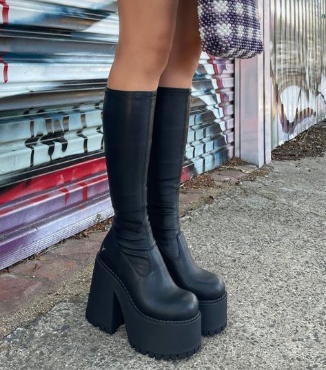 Windsor Smith Boots Outfit, Windsor Smith Boots, Style Platform Boots, Pump Boots, Gothic Punk Fashion, Windsor Smith, Boot Shoes, How To Stretch Boots, Fit Ideas