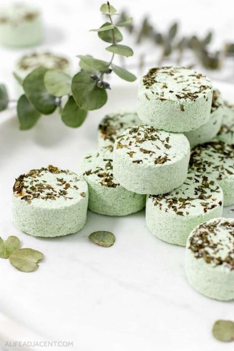 Diy Shower Melts, Essential Oil Shower Steamers, Natural Sinus Relief, Eucalyptus Diy, Shower Steamers Diy, Shower Melts, Melt Recipe, Menthol Crystals, Sinus Relief