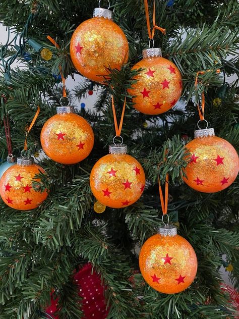 Dragon Ball Z Christmas Tree, Geek Christmas Decorations, Dragon Ball Z Christmas, Nerdy Christmas, Geek Christmas, Cricut Christmas Ideas, Idee Cricut, Anime Christmas, Orange Glitter