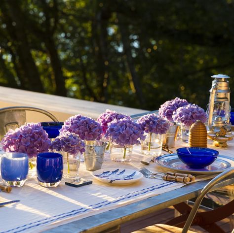 hy11 Purple Hydrangea Centerpieces, Claire Takacs, Hydrangea Floral Arrangements, Lux Picnic, Simple Glasses, Wedding Table Deco, Tablescapes Party, Spring Luncheon, Blue Purple Wedding