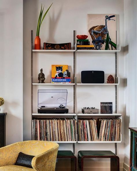 The Brooklyn Studio on Instagram: "An audiophile’s dream. From the living room of our Boerum Hill Greek Revival rowhouse. Featuring @vitsoe 606 Universal Shelving System, a modular shelving system designed by Dieter Rams in 1960. Architecture: @the.brooklyn.studio Interior Design @the.brooklyn.studio Photograph: @fdphotonyc #TheBrooklynStudio #Architecture #Brooklyn #Vitsoe #DieterRams #Sonos #Technics" Shelving System Design, Wall System Living Room, Eames Shelves, Dieter Rams Shelving, Vitsoe Living Room, 606 Shelving System, 1960 Architecture, Vitsoe Shelving, Vitsoe 606