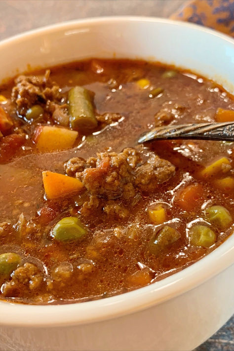 A bowl of easy hamburger soup. Kansas City Steak, Hamburger Soup Recipe, Easy Hamburger Soup, My Country Table, Hamburger Vegetable Soup, Steak Soup, Country Dinner, Easy Hamburger, Quick And Easy Soup