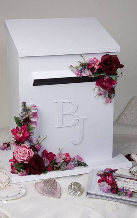 post box decorated with red roses / http://www.himisspuff.com/mailbox-wedding-decor-ideas/4/ Modern Wedding Diy, Diy Card Box, Wedding Gift Card Box, Wedding Post Box, Money Box Wedding, Wedding Card Box, Wedding Card Holder, Gift Card Boxes, Wedding Table Plan