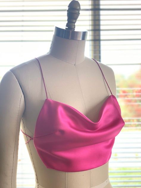 Tie Up Crop Top, Silk Crop Top, Crop Top Designs, Satin Crop Top, Diy Vetement, Backless Crop Top, Diy Clothes Life Hacks, Backless Top, Aesthetic Shirts