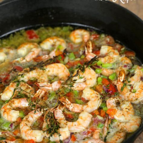 Caribbean Jerk Shrimp - This copycat Bahama Breeze recipe is easy to make and has an incredible sauce Barbecue Shrimp, Jerk Shrimp, Fatty Foods, Bahama Breeze, Food Desert, Copycat Restaurant Recipes, Meat Lovers, Recipes From Heaven, Restaurant Recipes