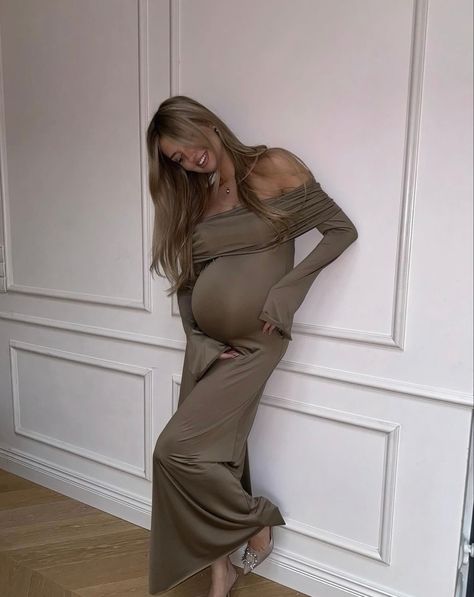 Beige golden festive party wedding dress blonde caramel vanilla aestetic clean elegant it girl quietluxury old money style Old Money Pregnant, Old Money Pregnant Outfits, Elegant Pregnancy Outfits, Pregnant Dress Elegant, Pregnant Outfits, Pregnant With A Girl, Money Dress, Party Wedding Dress, Pregnancy Goals