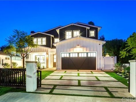 James charles’ house James Charles House, Exterior Siding Options, Foreclosed Homes, Siding Options, House Plans Mansion, Los Angeles Real Estate, Sherman Oaks, James Charles, Los Angeles Homes