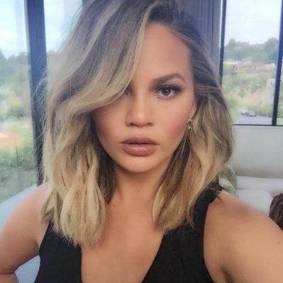 Haircuts Celebrities, Chrissy Teigen Hair, Chrissy Tiegan, Celebrity Haircuts, Celebrity Makeup Looks, Summer Makeup Looks, Chrissy Teigen, Role Model, Celebrity Makeup