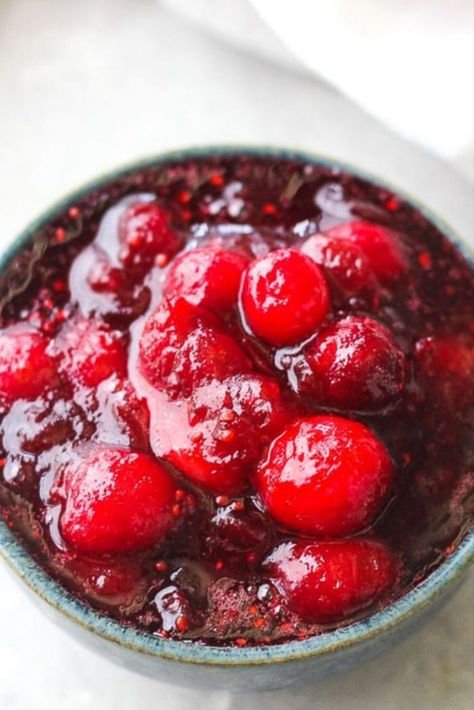 Delicious tart and sweet at the same time cranberry sauce made in the stove. Top it your favorite Thanksgiving turkey or use leftovers in sandwiches and quesadillas! Instant Pot Cranberry Sauce, Best Cranberry Sauce, Easy Cranberry Sauce, Cranberry Sauce Recipe, Fried Turkey, Holiday Favorite Recipes, Cranberry Sauce Homemade, Frozen Cranberries, Healthy Choice