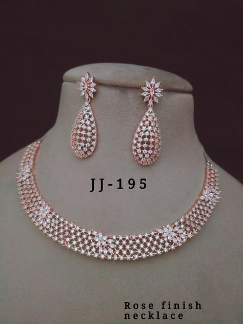 Necklace Set For Saree, Rose Gold Necklace Set, Diamond Ornaments, New Necklace Designs, Simple Necklace Designs, Elegant Jewellery, Jewellery Bridal, Pearl Jewelry Design, Diamond Necklace Designs