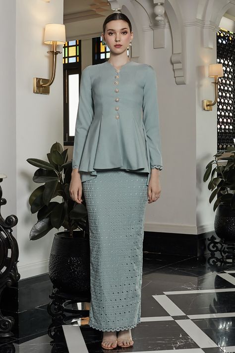 JannahNoe | Kurung Modern Wear | Scarves | Baju Kurung | Brides Series | Casual | Baju Melayu | Kurta | WOMEN NEW IN PRE RAYA CEMPAAQA KURUNG IN TEAL GREEN Baju Kurung Moden Style, Pleated Pencil Skirt, Kurung Modern, Kurta Women, Modern Wear, Chic Evening Dress, Baju Kurung Moden, Fashion Show Dresses, Kebaya Dress